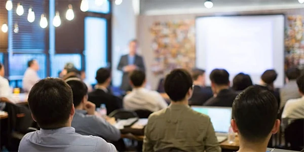 Le personnel de l'entreprise en formation